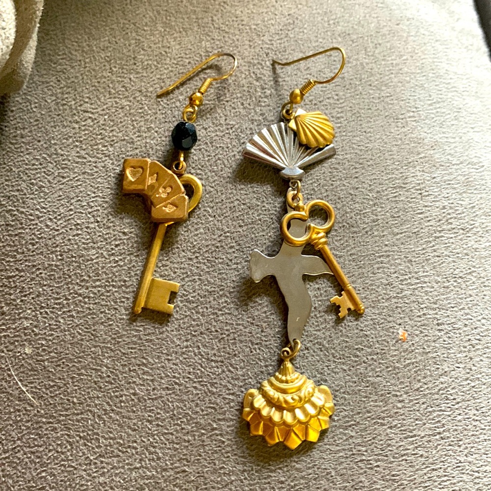 Vintage90s Seashore mismatched earrings